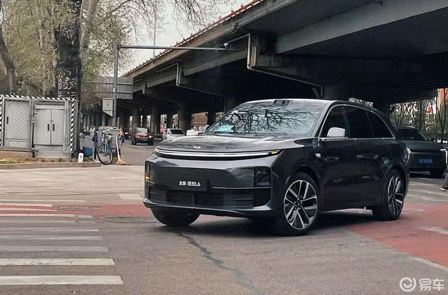 理想L6实车到店，配全景天幕+皇后座，续航1390km