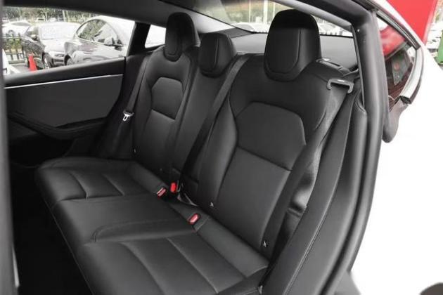 预算25万左右想买高品质电车,小米SU7和Model 3该如何选择呢?