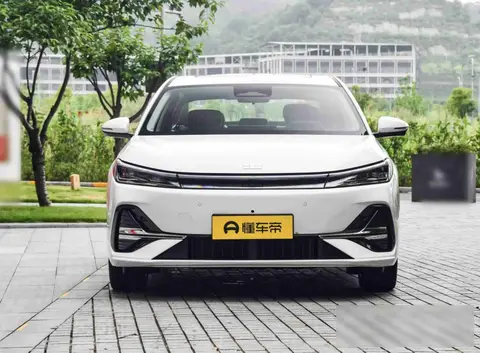 吉利推新车,油耗低到离谱,能撼动比亚迪霸主地位?