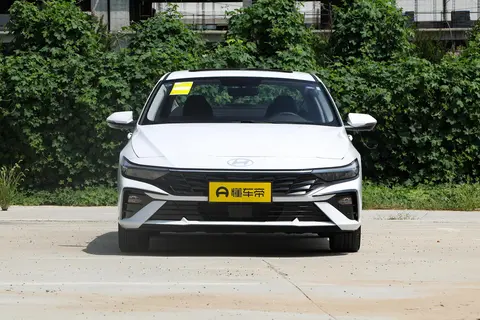 现代也挺不住了，伊兰特降价3万，配1.5T+CVT，油耗5.36L