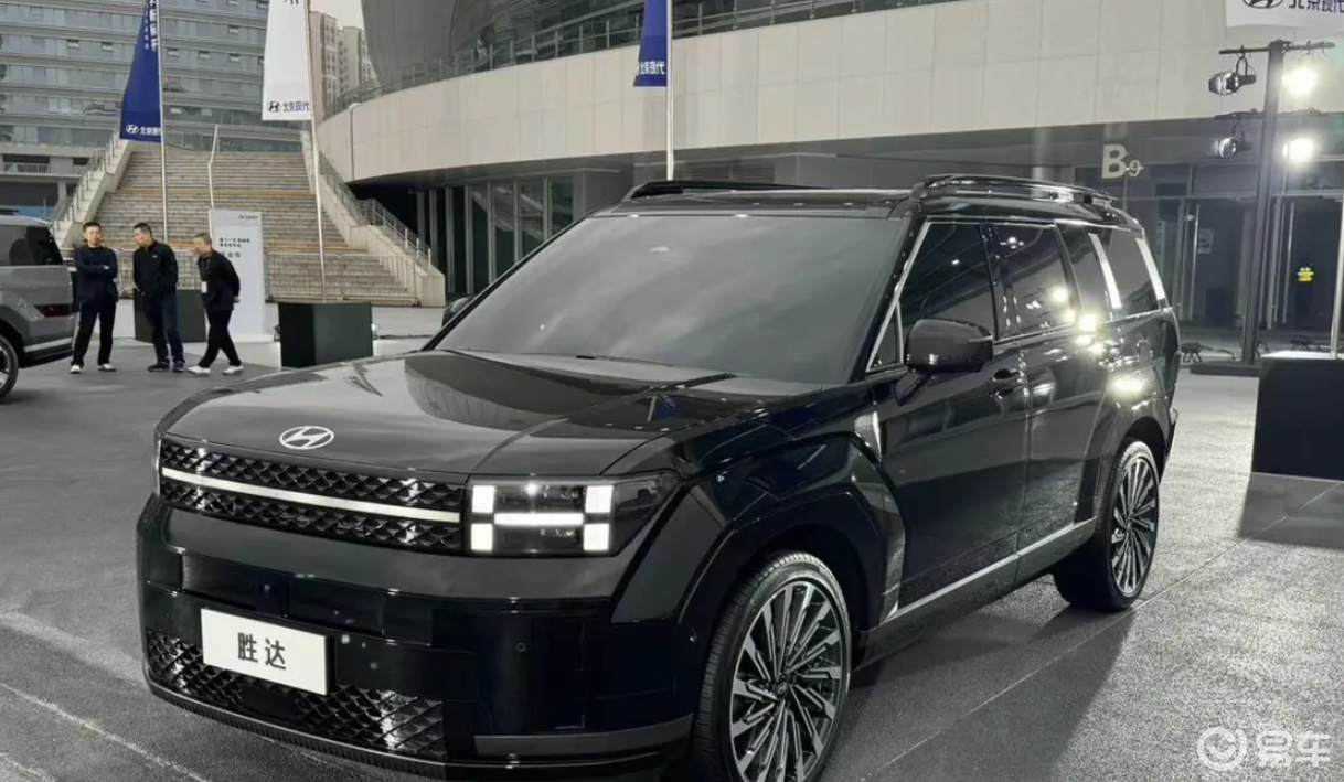 向路虎揽胜致敬，外形接近方盒子，现代全新胜达悄然亮相