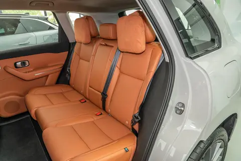 零跑C10五款车全摸清了，选错真得多掏钱，到底哪款不踩坑？