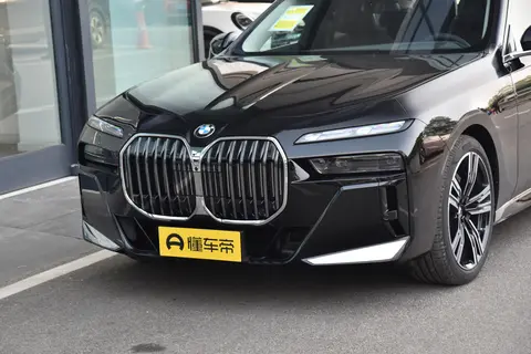 百年驱动，驾趣为魂：宝马的转型、坚守与新赛道挑战