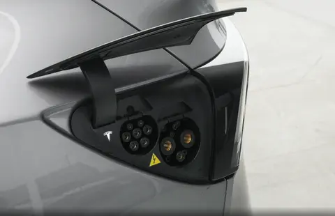 都是纯电中型SUV爆款！价格低的乐道L60为何能硬扛特斯拉Model Y？