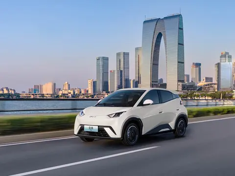 这不是开玩笑！很多老外，很震惊一件事：他们连出租车都是比亚迪